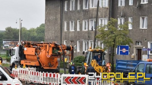 Pracownicy wodociągów zostali przysypani w wykopie