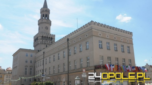 Sprawdzamy jak działają opolskie urzędy w upalne dni i w czasie wakacji 