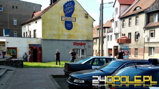 Napad na salon gier w Niemodlinie. Napastnik pobił pracownika.