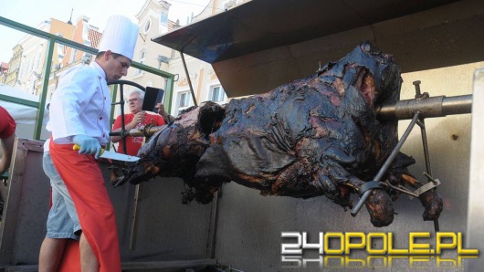 Ponad 4-metrowe salami i pieczony byk na VII Festiwalu Opolskich Smaków