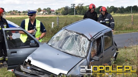 Kierowca na podwójnym gazie skończył podróż w rowie