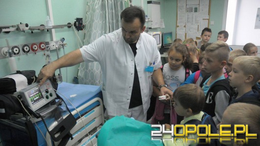 Uczniowie zwiedzali szpitalny oddział ratunkowy w WCM