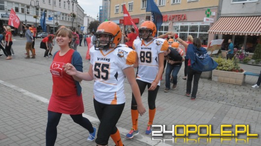 Wolontariusze Szlachetnej Paczki zatańczyli studniówkowego poloneza