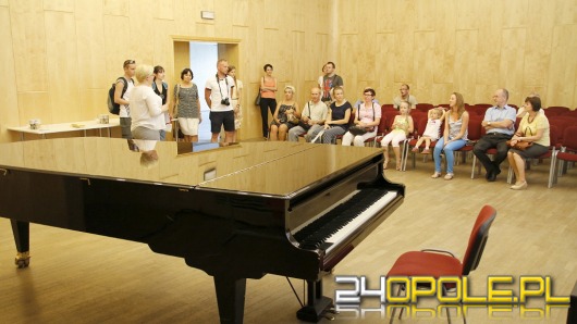 Opolanie zwiedzali zakamarki Filharmonii Opolskiej w ramach Europejskich Dni Dziedzictwa