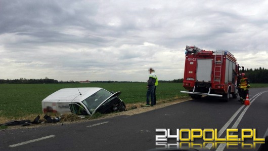 Bus wjechał do rowu pod Brzegiem