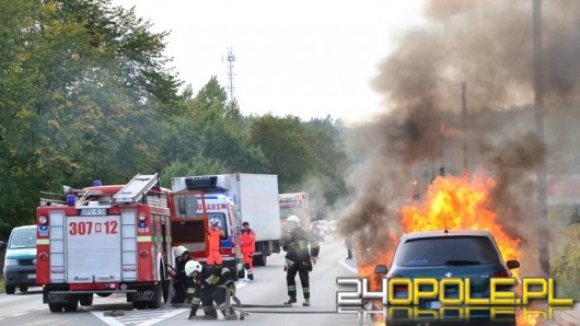 Peugeot stanął w ogniu podczas jazdy