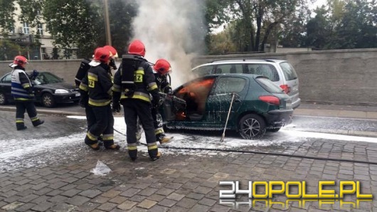 Peugeot zapalił się w centrum Opola