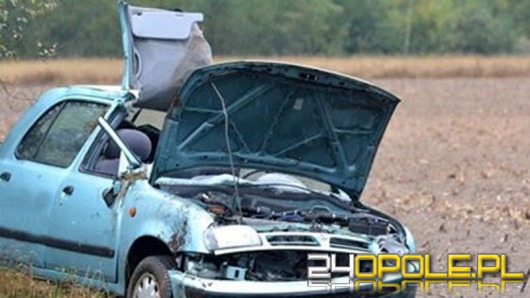 Nissan micra wypadł z drogi pod Lubszą