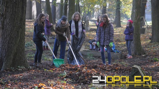 Kolejna akcja sprzątania cmentarza przy ul. Wrocławskiej za nami