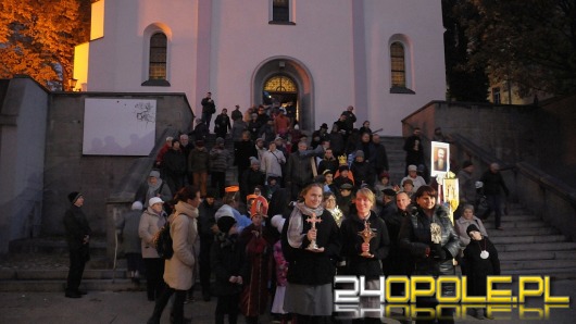 Ulicami Opola przeszedł Marsz Wszystkich Świętych