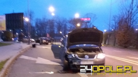 Nissan i volkswagen zderzyły się na ul. Sandomierskiej