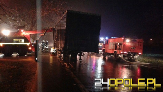 Pożar naczepy ciężarówki w Sidzinie