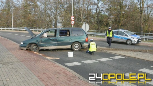 Tragiczny wypadek na Zaodrzu. Kierowca wypadł z samochodu.