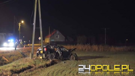 Audi dachowało w Gnojnej. 19-latek wypadł z pojazdu.