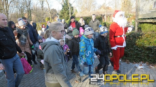 Dzieci wraz ze Świętym Mikołajem zwiedzały opolskie zoo