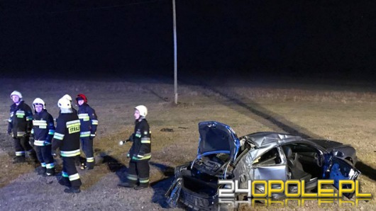 Śmiertelny wypadek na trasie Zawada-Węgry. Nie żyje kierowca mercedesa.