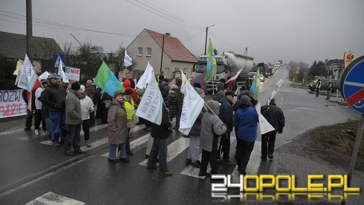 Rozpoczęła się trzydniowa blokada drogi w Czarnowąsach