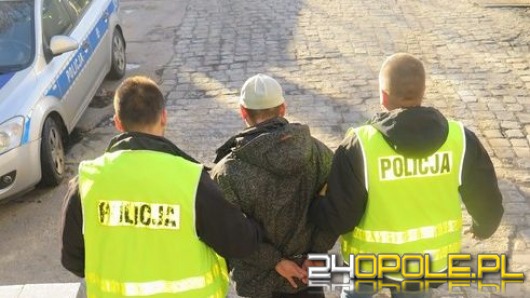 Uciekając przed policją zaprowadzili do miejsca ukrycia łupów