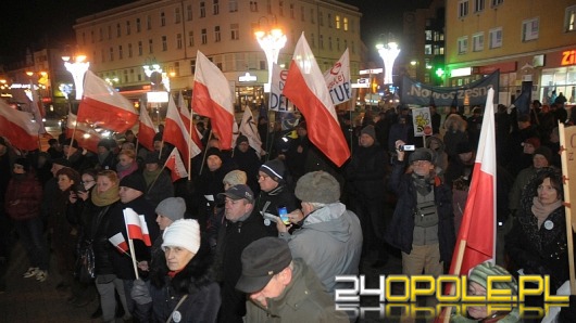 Opolscy politycy wspólnie przeciw rządowi na manifestacji KOD