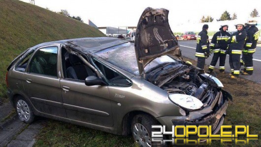 Citroen dachował na autostradzie A4