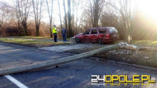 Przewrócił latarnię, porzucił rozbite auto i uciekł