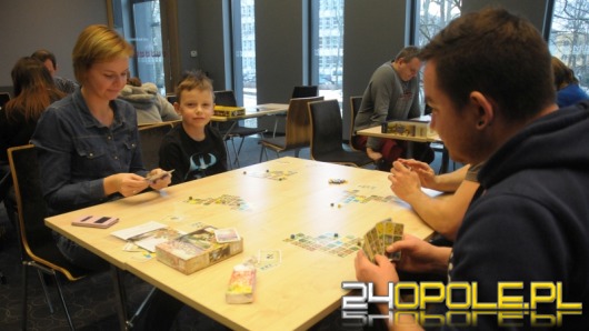 Gry planszowe - alternatywa dla szklanego ekranu łącząca pokolenia