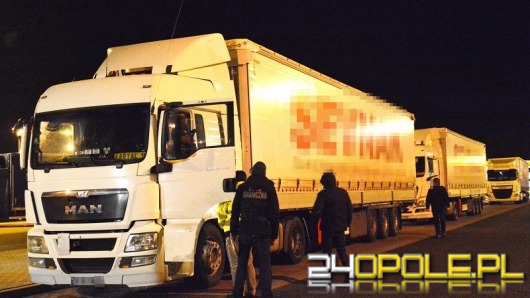 Turecka ciężarówka z obcokrajowcami zatrzymana na A4