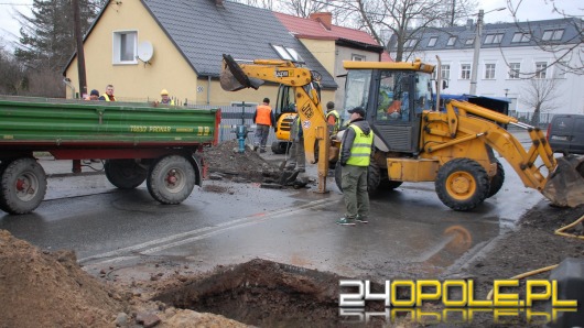 Wyciek gazu na ul. Jagiellonów. Robotnicy uszkodzili gazociąg.