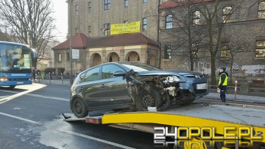 Wypadek w centrum Opola, dwie osoby w szpitalu