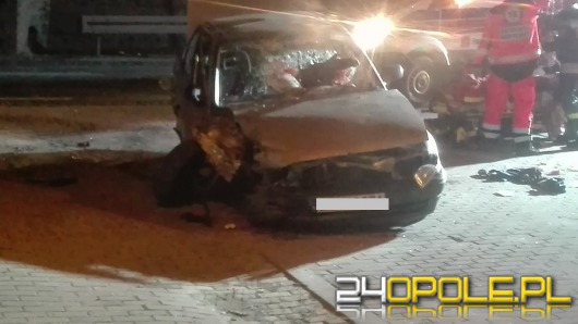 Opel uderzył w wiadukt. Interweniował śmigłowiec LPR.
