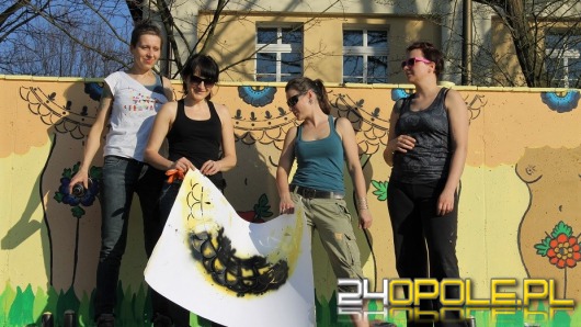 Opolanki pomalowały mural nad Odrą