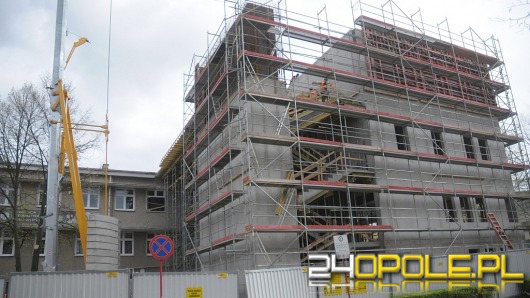 Budynek Collegium Medicum UO rośnie w oczach