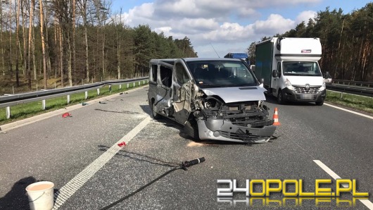 Zasnął za kierownicą, doprowadził do zderzenia na A4