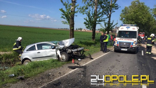 Opel wjechał w traktor, dwie osoby ranne