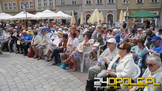 Seniorzy zaczynają bawić się w mieście