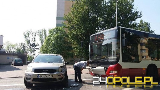 Autobus MZK zderzył się z autem osobowym