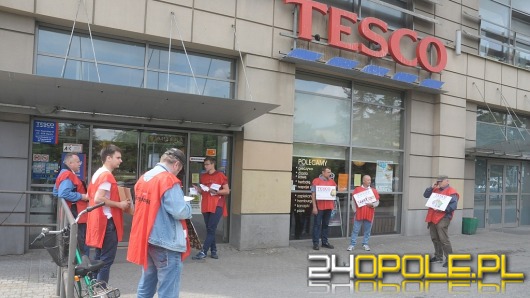 Związkowcy z pikietą pod Tesco. "Nasze podwyżki to kpina!"