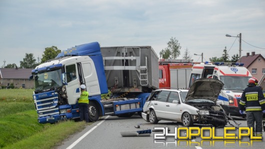 Zderzenie osobówki, tira i busa na trasie Opole-Brzeg