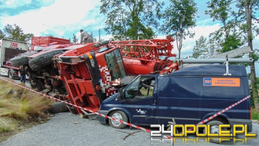 Dźwig przygniótł dwa pojazdy na Biskupiej Kopie