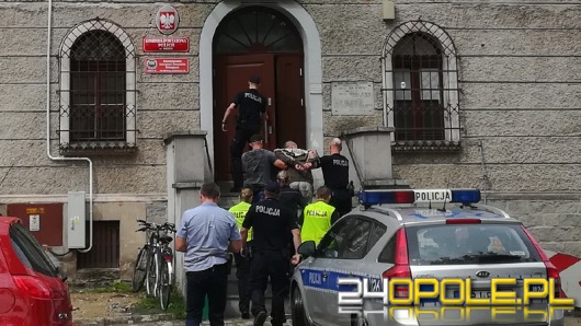 6 osób zatrzymanych w związku ze zniszczonymi w Brzegu samochodami 