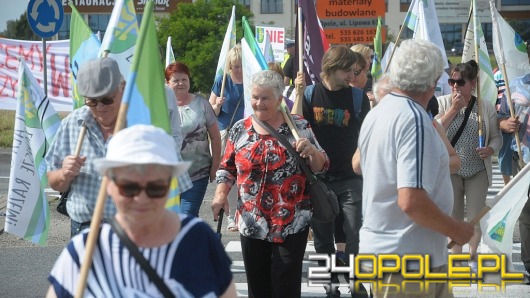 Protest na  obwodnicy Opola. "Zniszczono samorządność" 