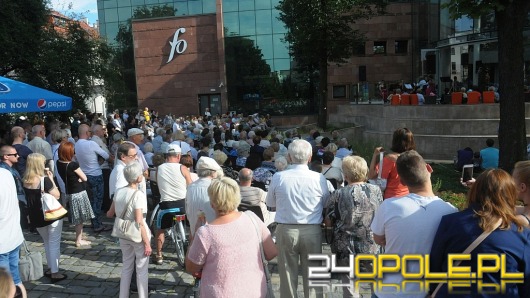 Na scenie zespół Angelus, tłumy przed filharmonią. Zobacz zdjęcia