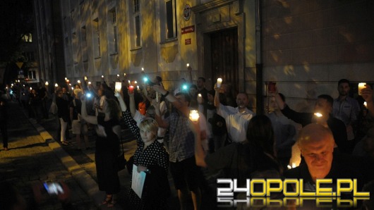 Łańcuch światła w Opolu. "Bronimy sądów i demokracji" 