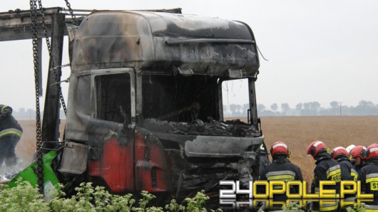 Czołówka i pożar na DK 45 koło Straduni. Co najmniej jedna osoba nie żyje