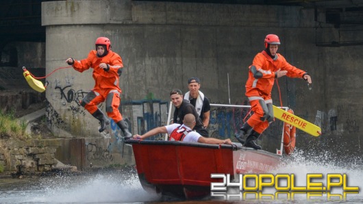 Zobacz, jak strażacy uczą się ratowania na Odrze