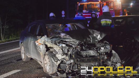 Zderzenie trzech pojazdów w lesie dąbrowskim na DK nr 46