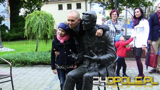Na Wzgórzu Uniwersyteckim stanął pomnik Wojciecha Młynarskiego