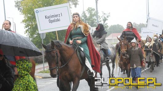 Parada z okazji 800-lecia miasta w towarzystwie historycznych gości 