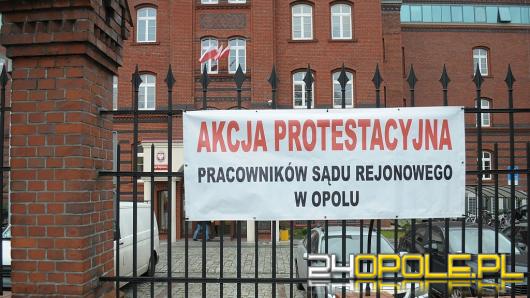 Protest pracowników sądów i prokuratury