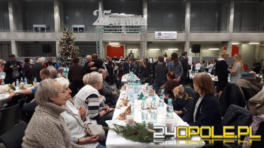 Ponad 1700 paczek świątecznych czekało na gości "Wigilii dla bezdomnych"